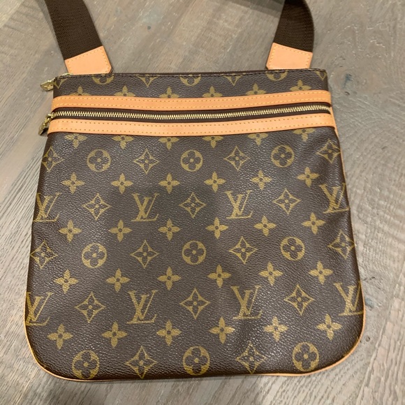 Louis Vuitton Crossbody - Picture 2 of 16